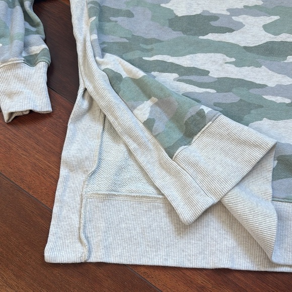 Aerie Camo Crew Neck Sweatshirt with Vented Sides Size Small - Picture 5 of 5